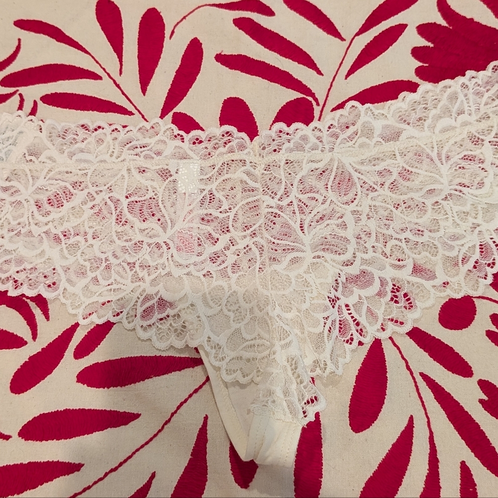 Xhilaration Cream Lace Cheeky Panties - L